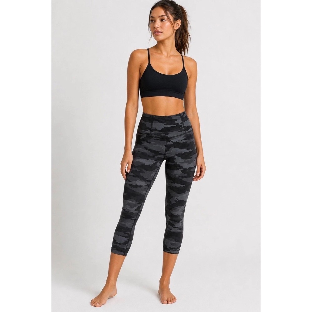 Athleta Elation Ultra High Rise Capri Legging In Buttery Soft Grey Camo Size M
